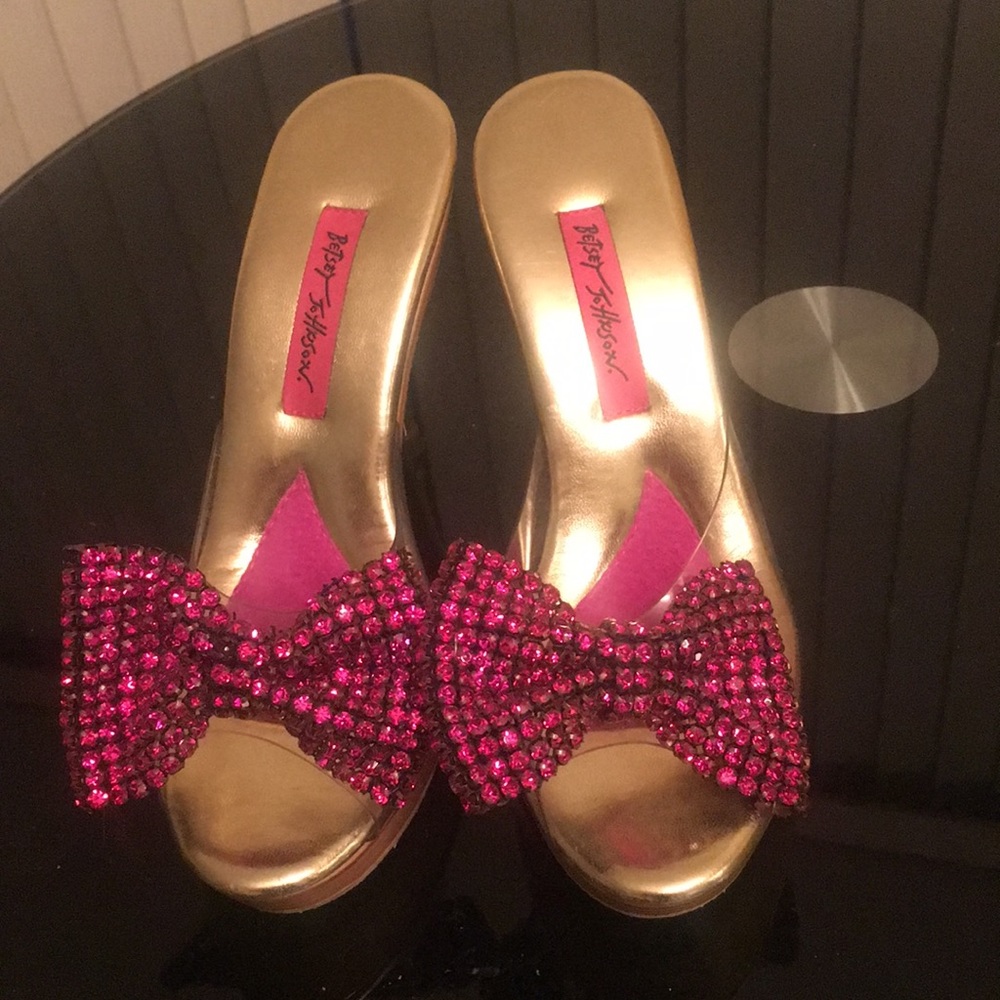 NEVER BEEN WORN BETSEY JOHNSON HEELS!